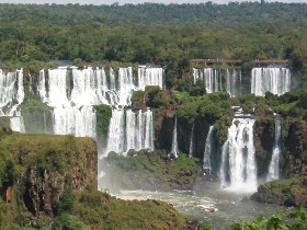Les chutes Iguazu à la frontière du Brésil et de l'Argentine