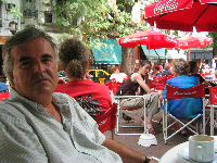 Jacques Héroux à une terrasse de Buenos Aires. Argentine Jacques Héroux à une terrasse de Buenos Aires. Argentine