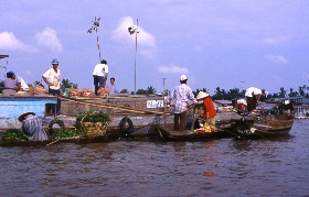 Marché flottant à Cai Rang, Delta du Mékong, Vietnam Marché flottant à Cai Rang, Delta du Mékong, Vietnam